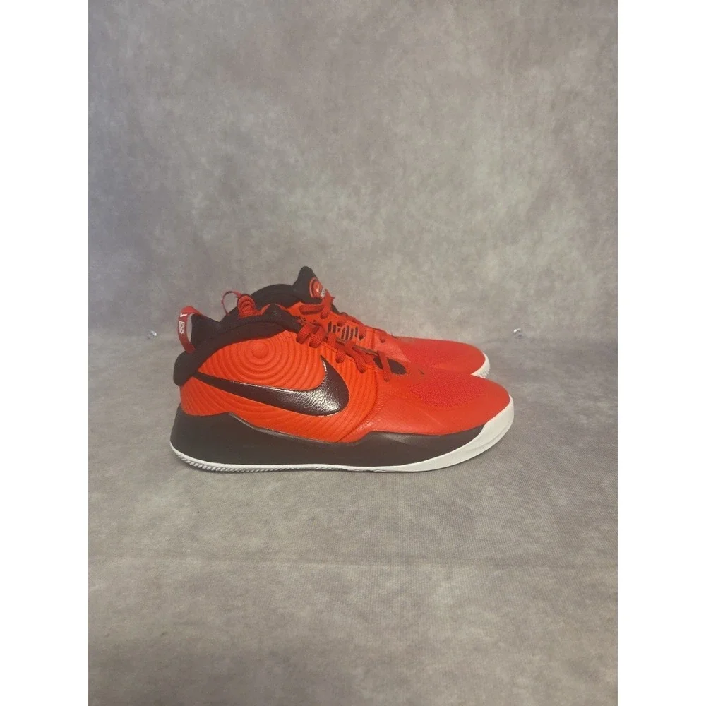 Nike Team Hustle Youth Boys Size 6 Black/Red AQ4224-600 Basketball Sneakers